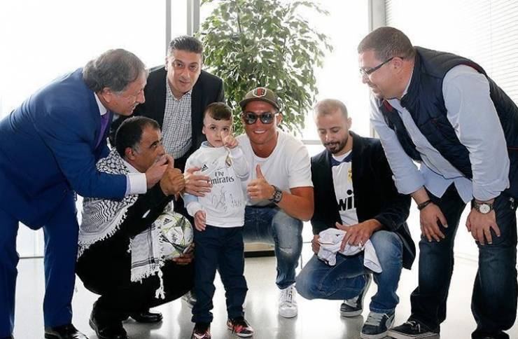 فلسطين تفاجئ البرتغالي كرستيانو رونالدو