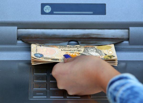 قصة الفتاة التي تسرق والدها المتوفى