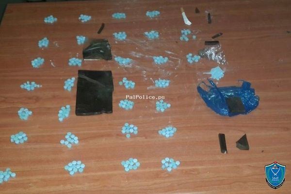 الشرطة تقبض على 3 أشخاص بحوزتهم 310 حبة اكستازي مخدرة