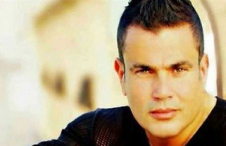 شاهد.. صورة الابن الوحيد لعمرو دياب نسخة عن والده في شبابه