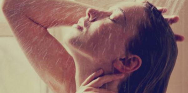 ذهبت الأم للاستحمام فقتلت زوجها وطفلتيها... تابع التفاصيل