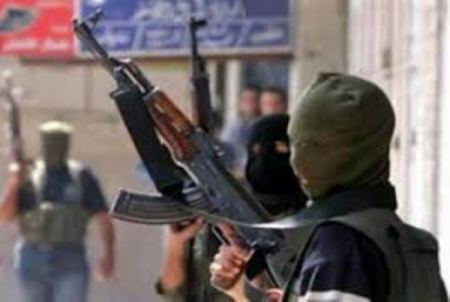 مسلحو بلاطة يستولون على سيارة اسعاف