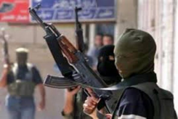 مسلحو بلاطة يستولون على سيارة اسعاف