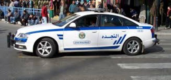 شرطي أردني يتراجع عن مخالفة سير ويتبرع بدمه لابن السائق، والسبب !