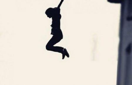 مراهقة تلقي بنفسها من الطابق الرابع بسبب ...