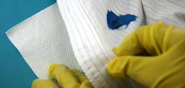 فكرة سريعة لتنظيف الملابس من 'الحبر'