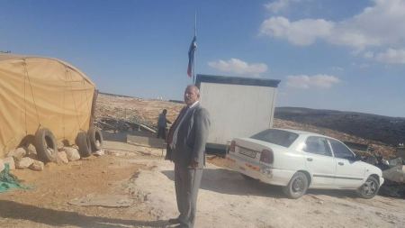 عرار والشيوخي ينددان بالاعتداءات الاستيطانية على المواطنين خلال زيارتهما المشتركة لخربة سوسيا شرق الخليل