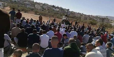 عشرات المواطنين يؤدون صلاة الاستسقاء في قرية الجديدة جنوب جنين