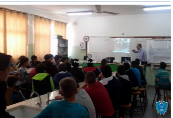 الشرطة تنظم محاضرة مرورية بمدرسة الكرامة الأساسية الثانية للبنين في جنين