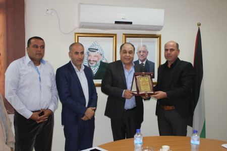  بلدية كفرذان وفعالياتها تكرم المحافظ رمضان لجهوده بإنهاء الإشكال مع صندوق الاستثمار الفلسطيني واستكمال تنفيذ مشروع الطاقة البديلة