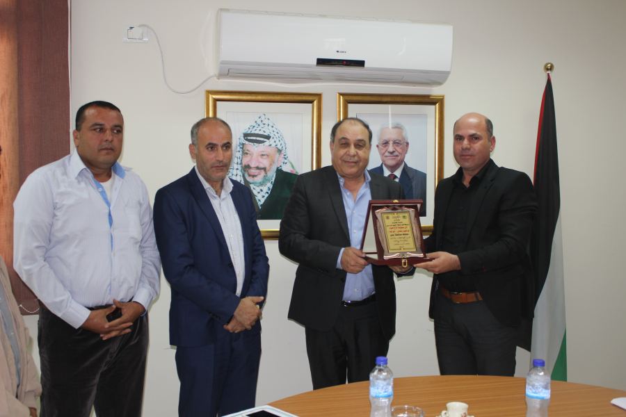  بلدية كفرذان وفعالياتها تكرم المحافظ رمضان لجهوده بإنهاء الإشكال مع صندوق الاستثمار الفلسطيني واستكمال تنفيذ مشروع الطاقة البديلة