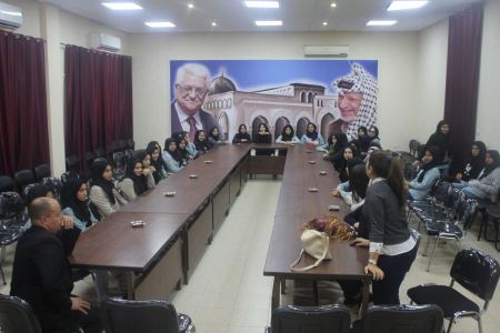 محافظة جنين تستضيف طالبات مدرسة الخنساء الثانوية بالتنسيق مع مؤسسة إنجاز فلسطين ضمن برامج تدريبية عن القيادة المجتمعية