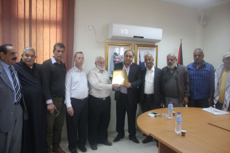  الحراك الشبابي في رابطة أهالي زرعين يكرم المحافظ رمضان