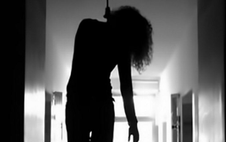 طبيبة تخرجت تواً تقدم على الانتحار داخل غرفتها وتترك 'رسالة لعائلتها