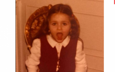  صورة| خمنوا هذه الطفلة أي نجمة حسناء أصبحت الآن