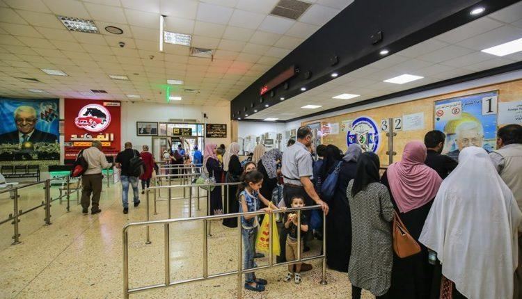 الاحتلال يمنع سفر 18 مواطنا عبر معبر الكرامة