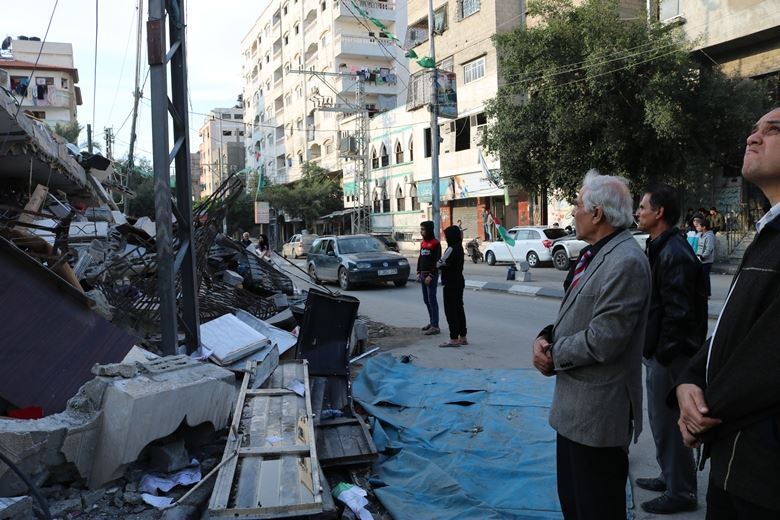  الوزير أبو النجا يتفقد آثار العدوان الإسرائيلي في محافظة غزة