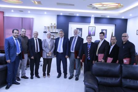 خضوري تكرم الباحثين الحاصلين على جائزة البحث المميز للعام 2018