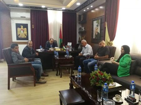 محافظ جنين يبحث آلية تنفيذ مشاريع إنسانية مقدمة من مؤسسة لايف