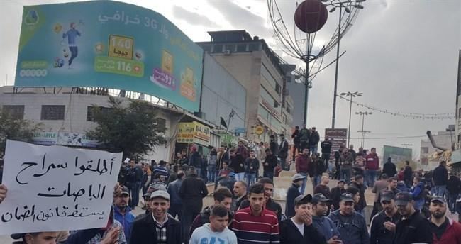 الأجهزة الأمنية تمنع نقل مواطنين من الخليل لرام الله للاحتجاج ضد قانون الضمان