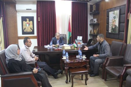  محافظ جنين يبحث ومدير الضابطة الجمركية آليات العمل