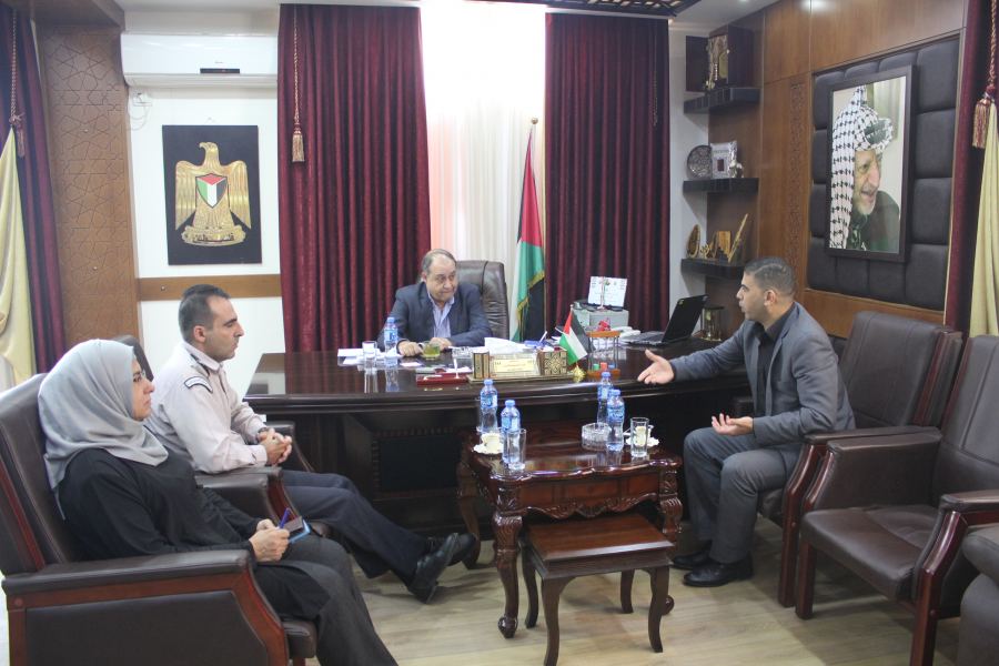  محافظ جنين يبحث ومدير الضابطة الجمركية آليات العمل