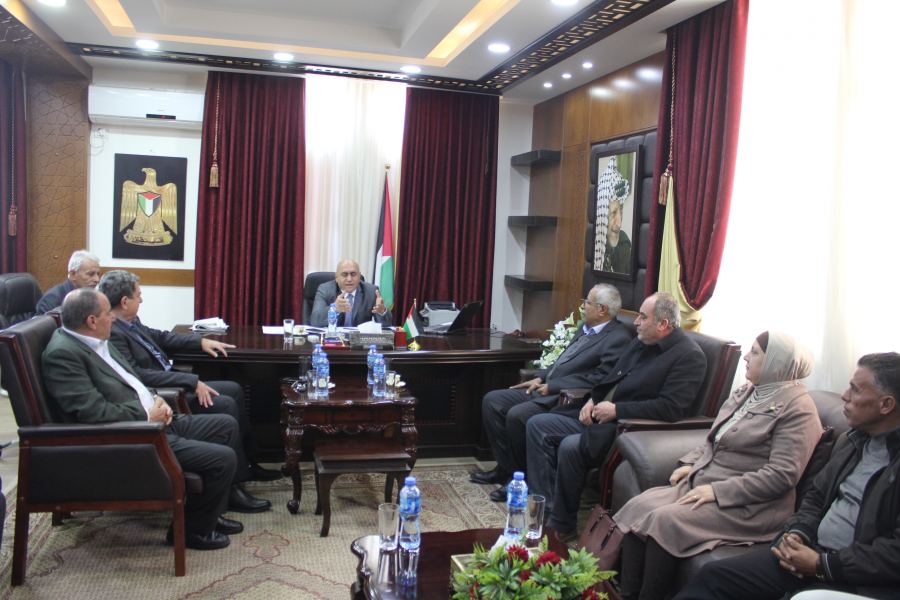 محافظ جنين يبحث مع بلدية جنين سبل التعاون للنهوض بواقع المدينة