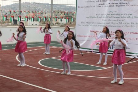 "ثغرة" طوباس تبتسم.