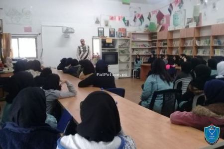 الشرطة تنظم محاضرة توعية حول الجرائم الالكترونية في مدرسة بنات برطعه الثانوية بجنين