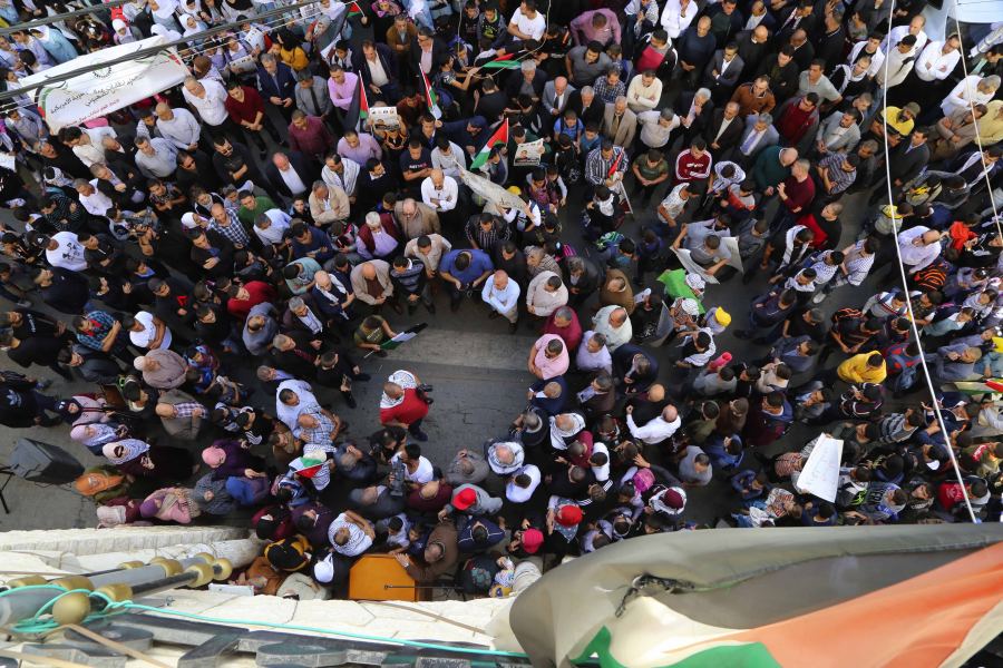 قلقيلية : مسيرة غضب حاشدة منددة بتصريحات وزير الخارجية الامريكي
