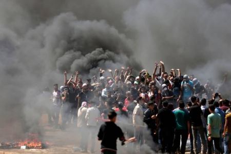إصابات بالرصاص والاختناق على حدود غزة
