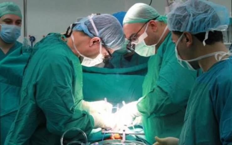  نجاح أول عملية زراعة كلية في مستشفى المقاصد