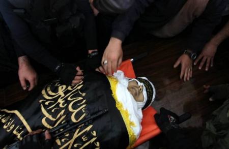 شهيدان متأثران بجراحهما في غزة