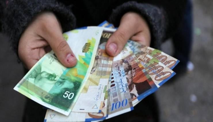  محافظ نابلس: السماح بحركة الموظفين العموميين اليوم فقط لسحب رواتبهم