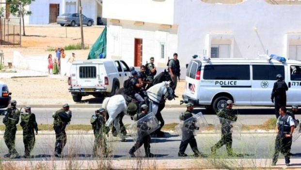 شرطة الاحتلال تعتقل ثلاثة أشقاء من بيت كاحل