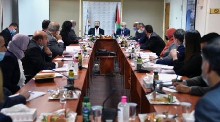 اشتية: كورونا عصفت بالقطاعين العام والخاص ونعمل لعلاج أثارها الاقتصادية