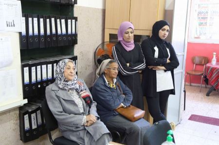 قلقيلية: أطباء لحقوق الانسان تنفذ يوما طبيا مجانيا