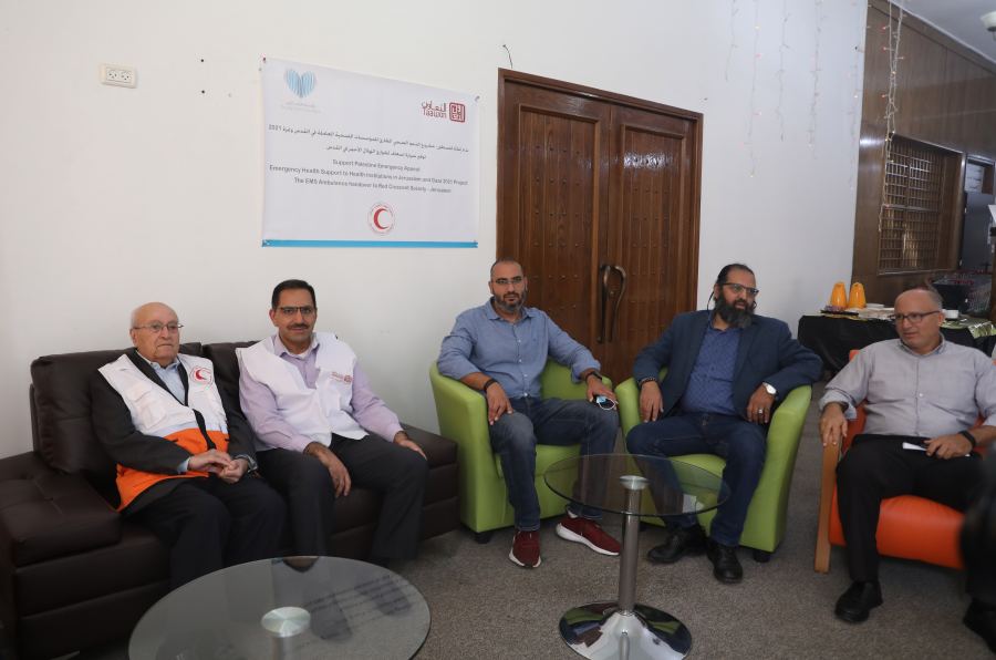 بدعم من مؤسسة القلب الكبير التعاون تُسلّم سيارة اسعاف لجمعية الهلال الأحمر الفلسطيني في القدس