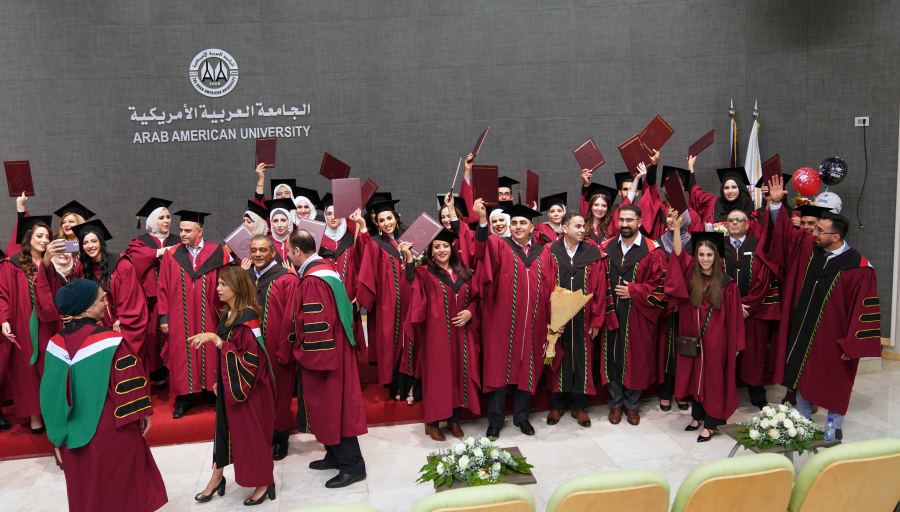  الجامعة العربية الأمريكية تحتفل بتخريج طلبة كلية الدراسات العليا من حملة الماجستير