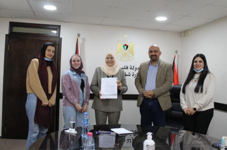 حريات يسلم وزيرة المرأة ورقة سياسات حول مسؤولية الدولة عن حماية المرأة من العنف القائم على النوع الإجتماعي