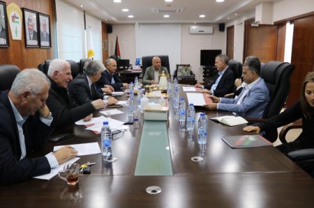 أعضاء من تنفيذية المنظمة يلتقون بالمفوض العام للأونروا وتبحث معه احتياجات اللاجئين والاونروا