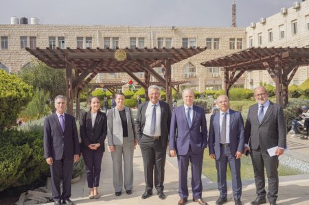  رئيس جامعة القدس يستقبل القنصل الفرنسي في القدس بحثًا للتعاون المشترك