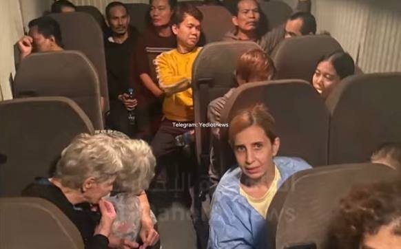 جيش الاحتلال يعلن وصول الاسرى الاسرائيليين الى اسرائيل