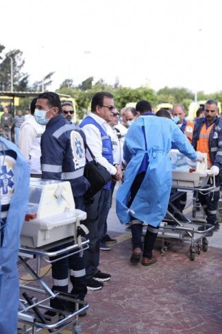 مصر تبدأ استقبال الأطفال الخدج عبر معبر رفح