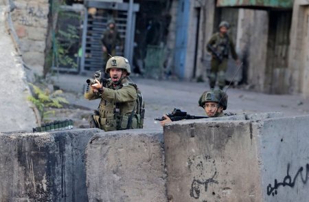 الاحتلال يصيب ستة مواطنين بالرصاص وآخرين بالضرب ويفجر مقر "فتح" ويدمر ممتلكات في مخيم بلاطة 