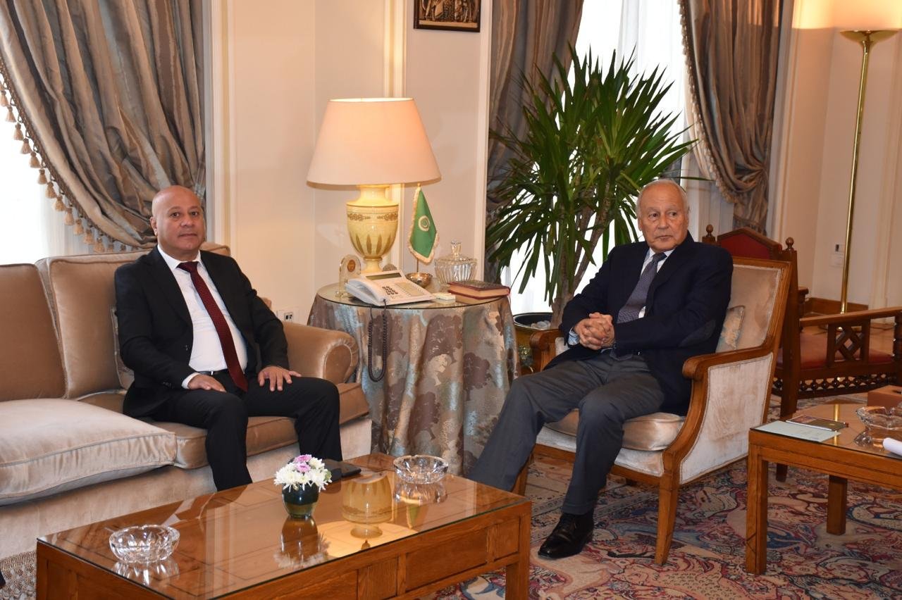 أبو هولي يطلع أبو الغيط على خطورة القرار الذي اتخذته إسرائيل بحظر أنشطة 