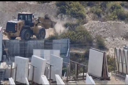 الاحتلال يجرف دونمين غرب سلفيت