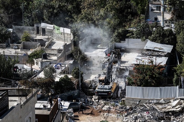 قوات الاحتلال تهدم المنزل الذي حاصرته في بلدة برقين