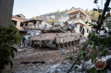 غانتس: يجب التعامل مع جنوب لبنان كمناطق "أ" بالضفة