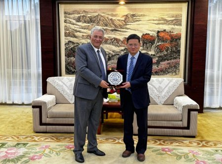 أ.د. أبو كشك يشارك في المؤتمر العالمي للغة الصينية في بكين ويوقع اتفاقية تعاون مع جامعة جيان شي